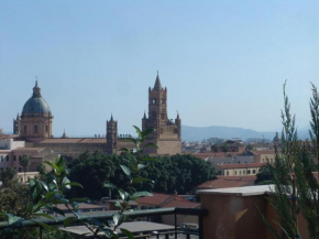 Camera-Attico luminoso con terrazza, Palermo